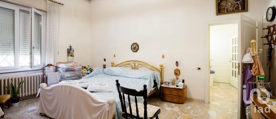 Casale 10 locali di 480 m² in Campi Bisenzio (50013)