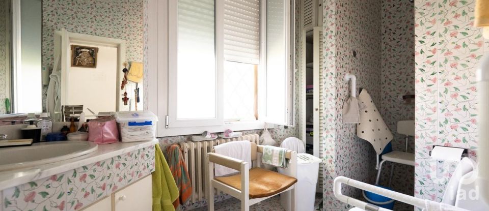 Casale 10 locali di 480 m² in Campi Bisenzio (50013)