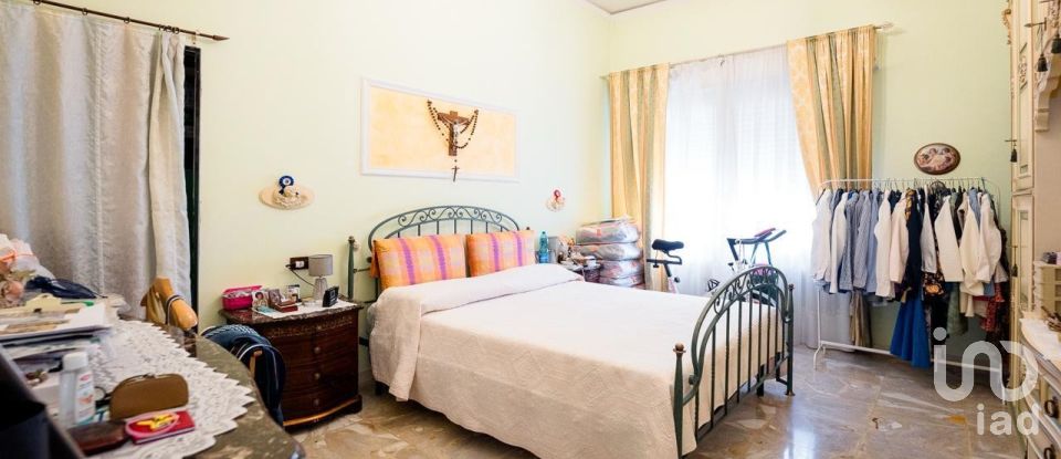 Casale 10 locali di 480 m² in Campi Bisenzio (50013)