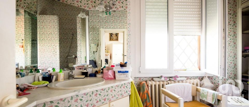 Casale 10 locali di 480 m² in Campi Bisenzio (50013)