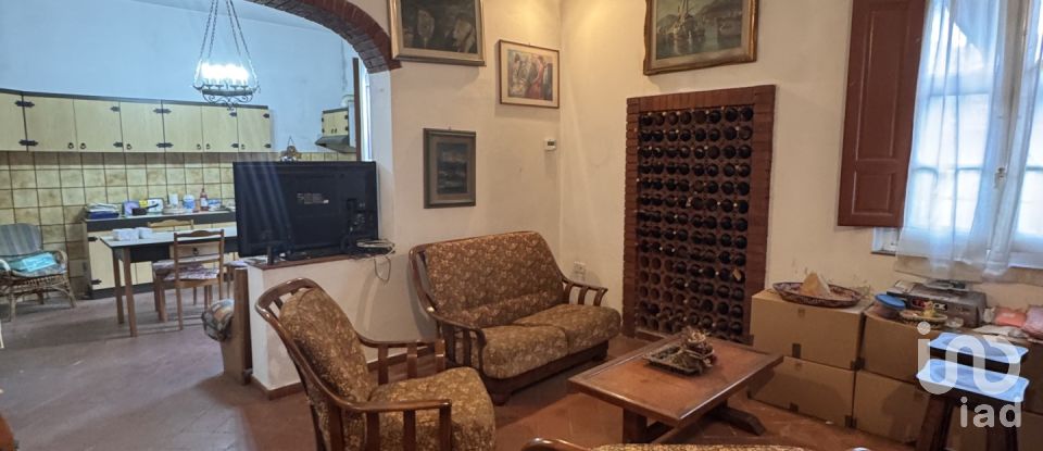 Casa indipendente 8 locali di 160 m² in Campi Bisenzio (50013)