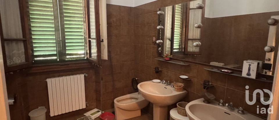 Casa indipendente 8 locali di 160 m² in Campi Bisenzio (50013)