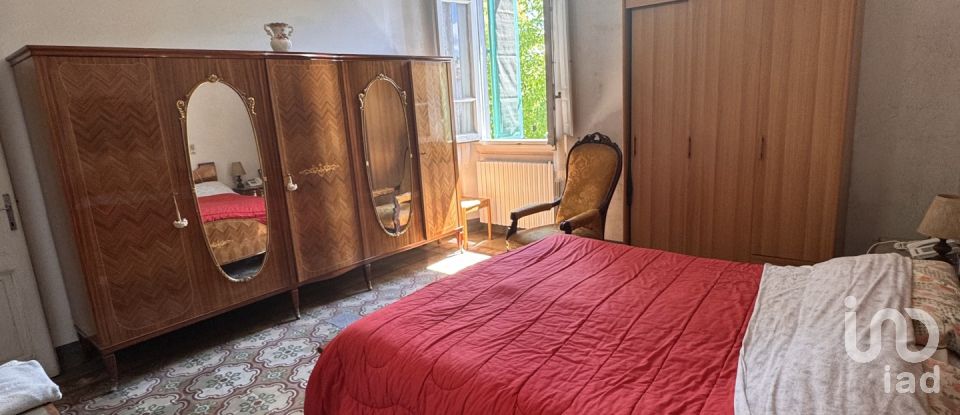 Casa indipendente 8 locali di 160 m² in Campi Bisenzio (50013)