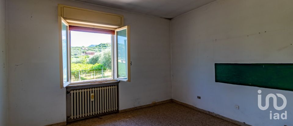 House 0 rooms of 340 m² in Fumane (37022)