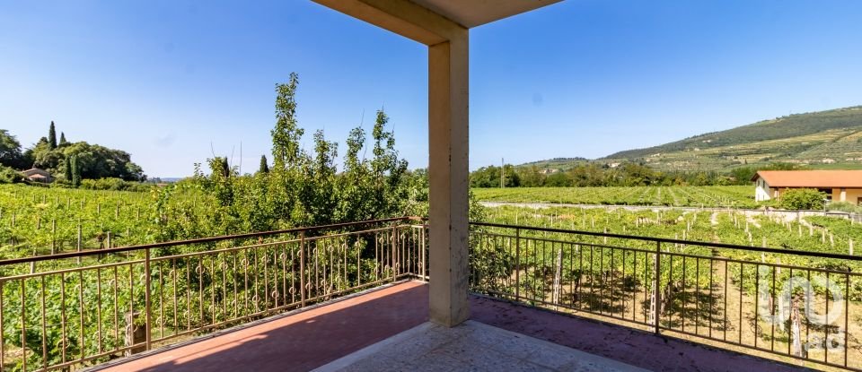 House 0 rooms of 340 m² in Fumane (37022)