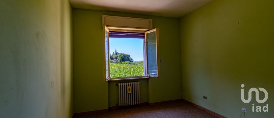 House 0 rooms of 340 m² in Fumane (37022)