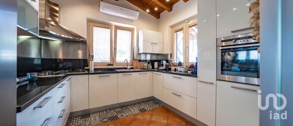 House 6 rooms of 270 m² in Torri del Benaco (37010)