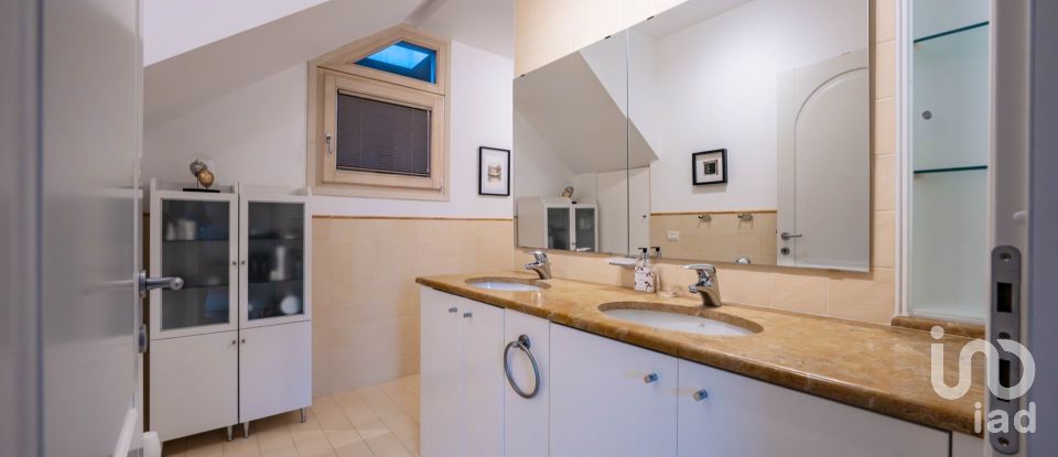 House 6 rooms of 270 m² in Torri del Benaco (37010)