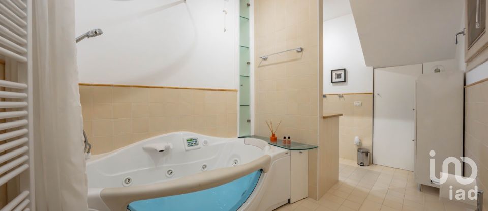 House 6 rooms of 270 m² in Torri del Benaco (37010)