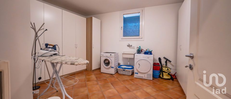 House 6 rooms of 270 m² in Torri del Benaco (37010)