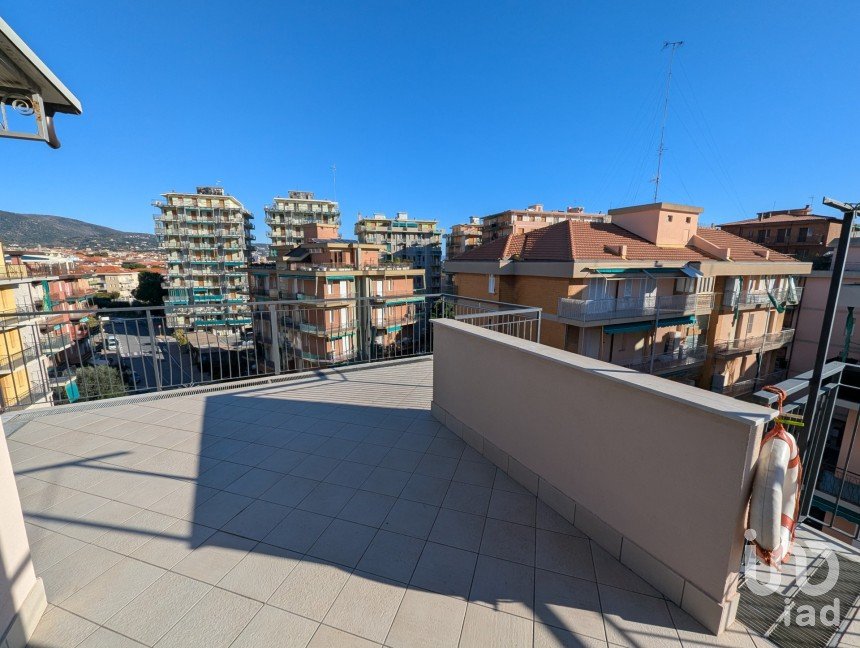 Three-room apartment of 70 m² in Borghetto Santo Spirito (17052)