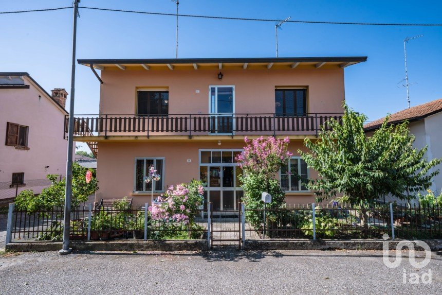 House 2 rooms of 215 m² in Argenta (44011)