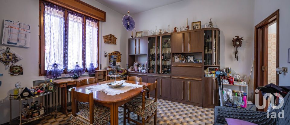 House 2 rooms of 215 m² in Argenta (44011)