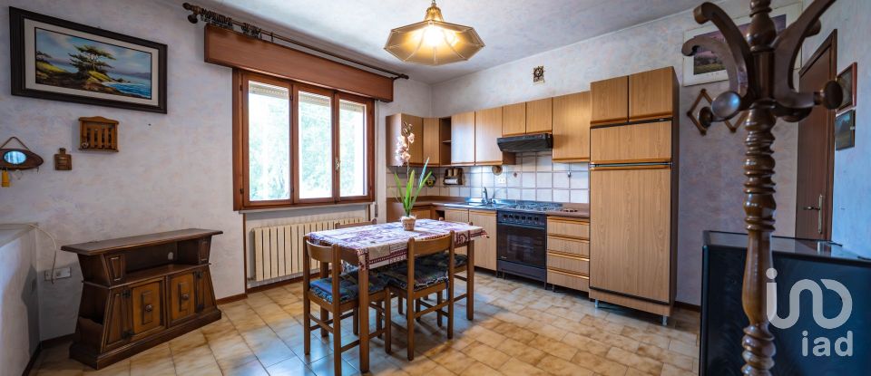 House 2 rooms of 215 m² in Argenta (44011)