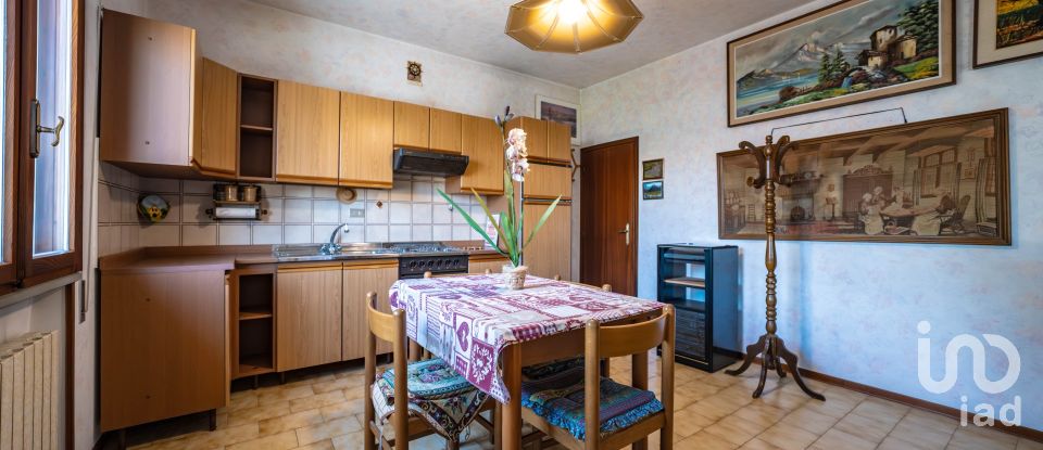 House 2 rooms of 215 m² in Argenta (44011)