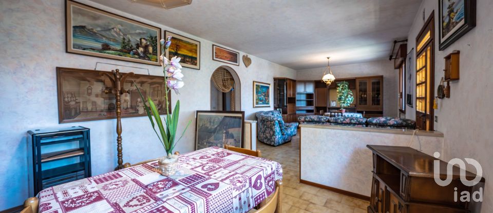 House 2 rooms of 215 m² in Argenta (44011)