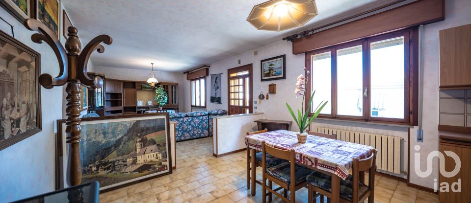 House 2 rooms of 215 m² in Argenta (44011)