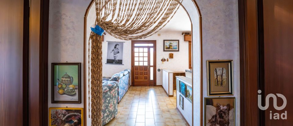 House 2 rooms of 215 m² in Argenta (44011)