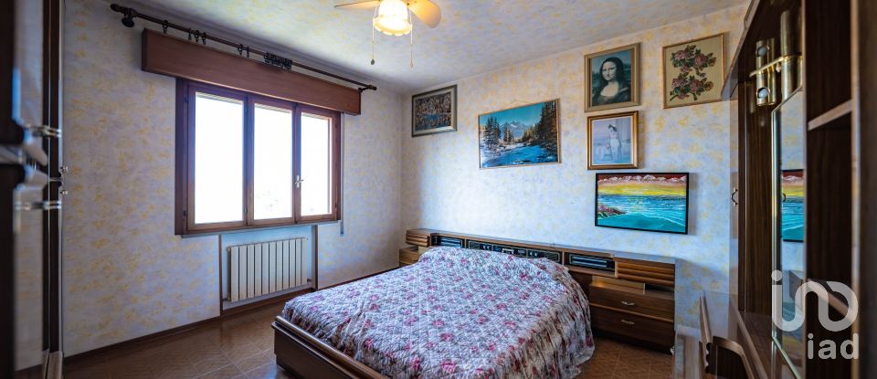 House 2 rooms of 215 m² in Argenta (44011)