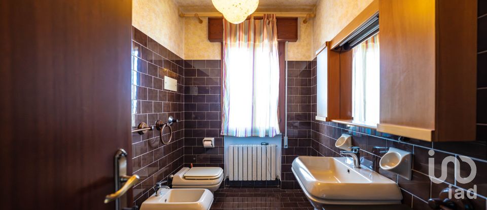 House 2 rooms of 215 m² in Argenta (44011)