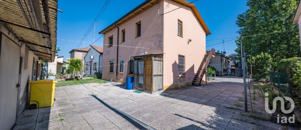 House 2 rooms of 215 m² in Argenta (44011)