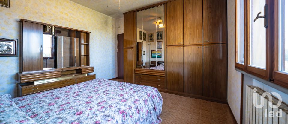 House 2 rooms of 215 m² in Argenta (44011)