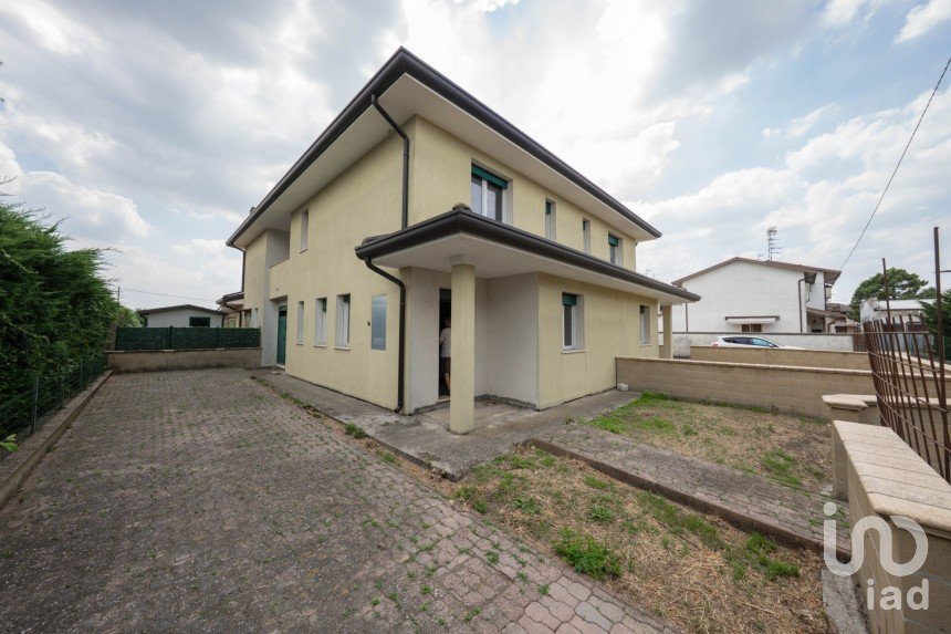 Traditional house 3 rooms of 102 m² in Codigoro (44021)