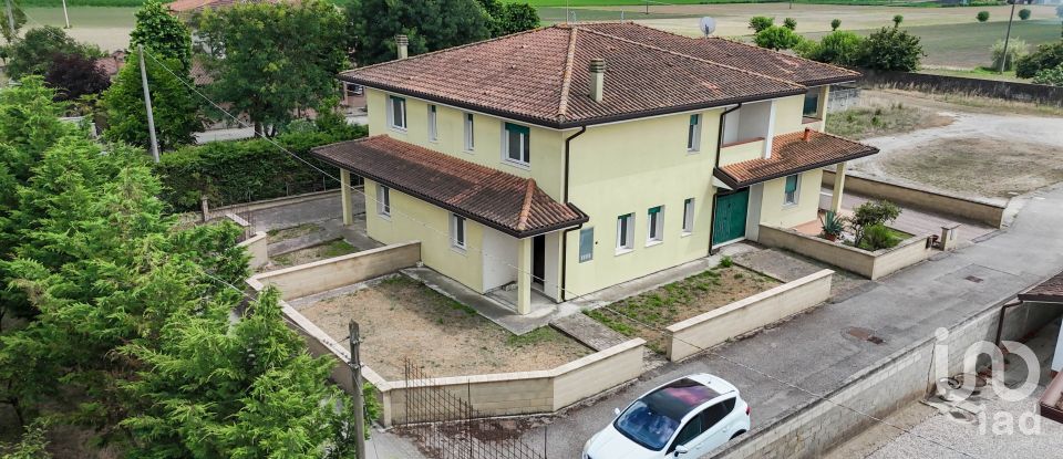 Traditional house 3 rooms of 102 m² in Codigoro (44021)