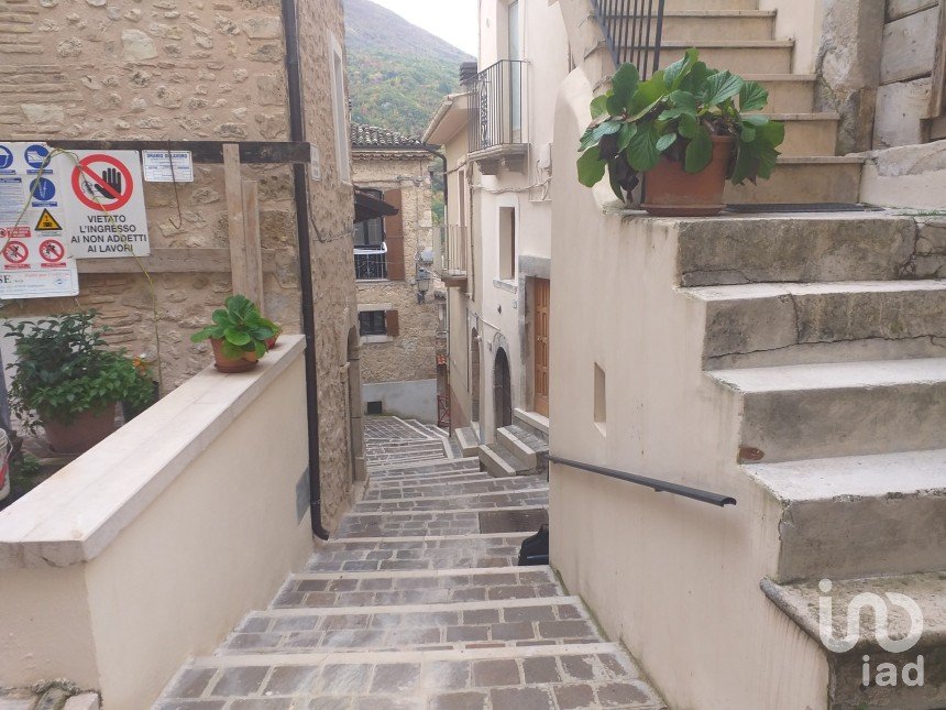 Three-room apartment of 94 m² in L'Aquila (67100)