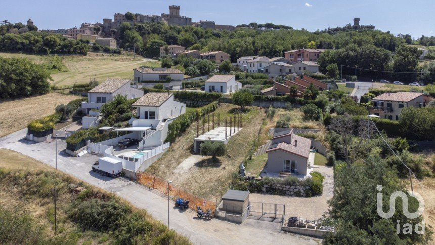 Land of 871 m² in Offagna (60020)