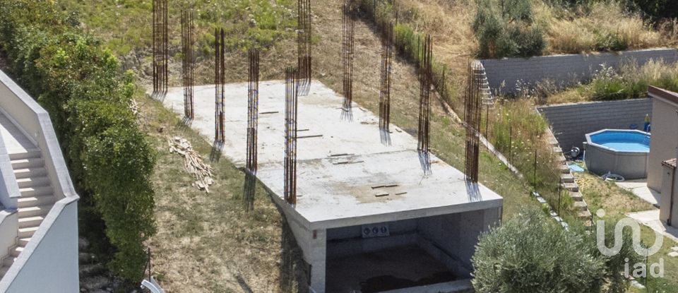 Land of 871 m² in Offagna (60020)