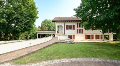 Casale 25 locali di 482 m² in Monticello Brianza (23876)