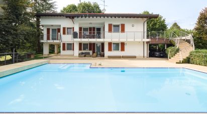 Casale 25 locali di 482 m² in Monticello Brianza (23876)