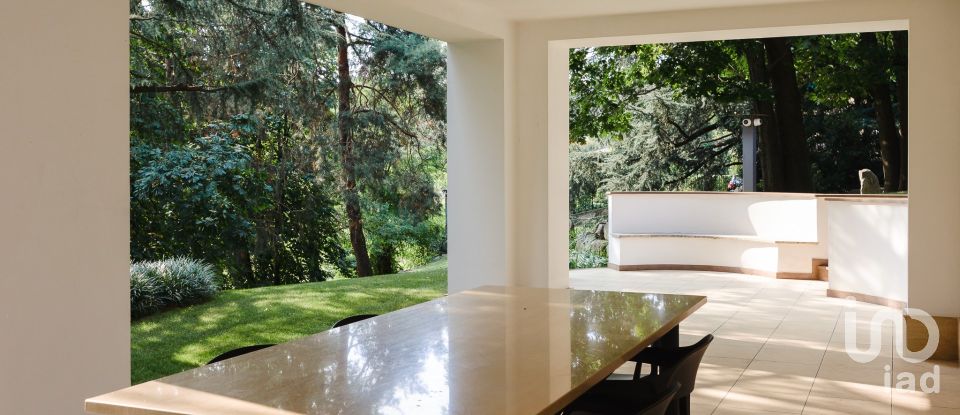 Casale 25 locali di 482 m² in Monticello Brianza (23876)