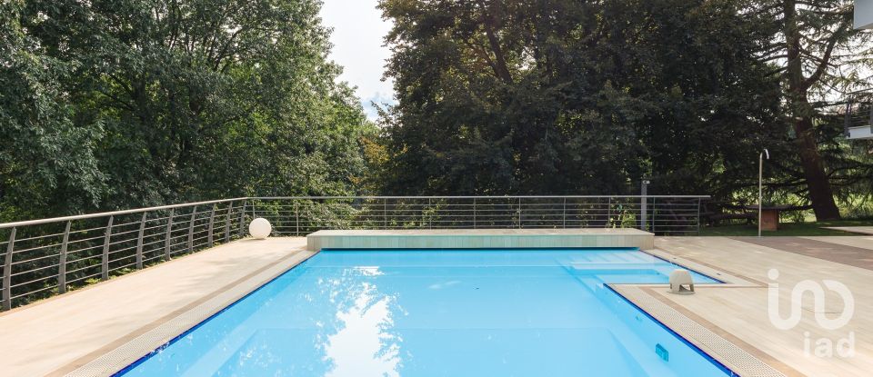 Casale 25 locali di 482 m² in Monticello Brianza (23876)