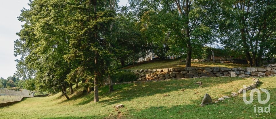 Casale 25 locali di 482 m² in Monticello Brianza (23876)