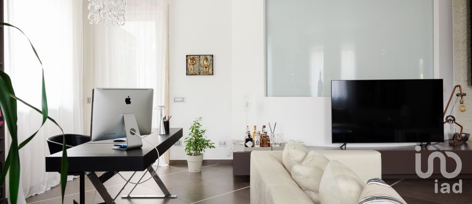 Casale 25 locali di 482 m² in Monticello Brianza (23876)