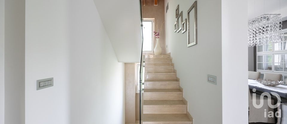 Casale 25 locali di 482 m² in Monticello Brianza (23876)