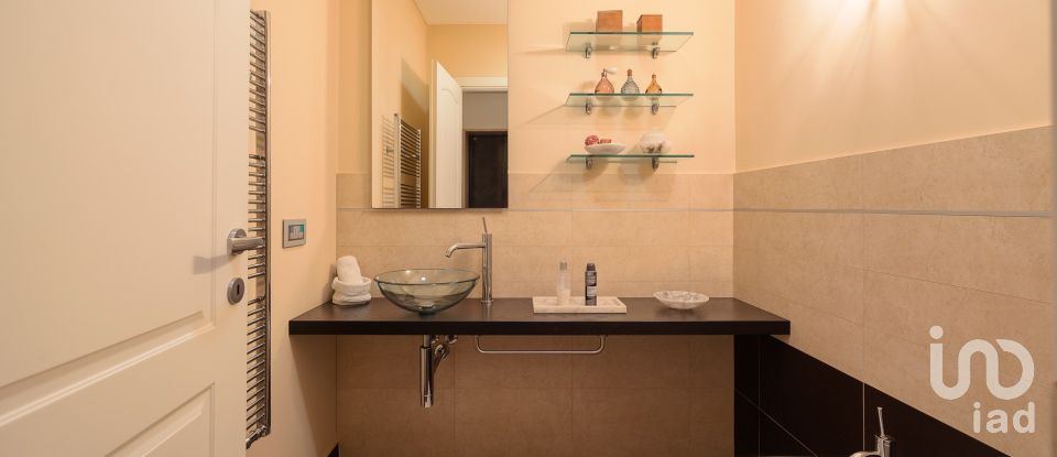 Casale 25 locali di 482 m² in Monticello Brianza (23876)