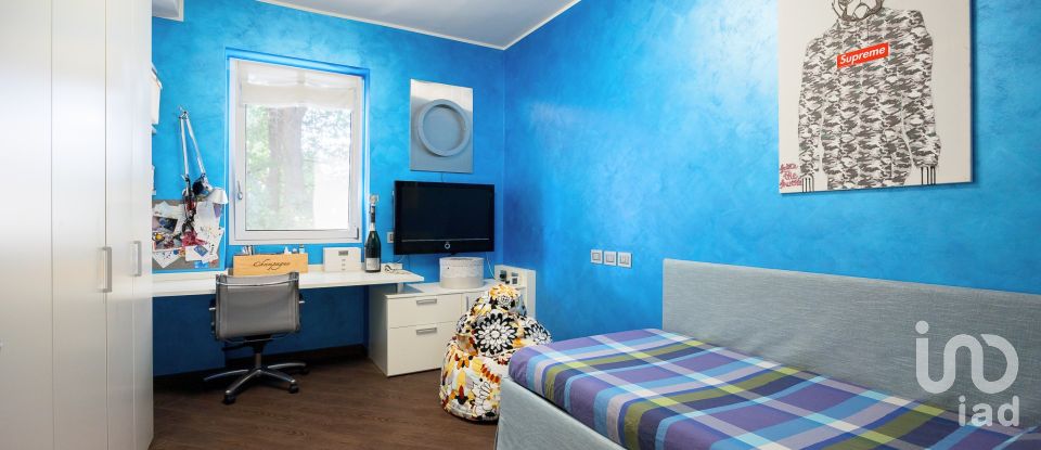 Casale 25 locali di 482 m² in Monticello Brianza (23876)