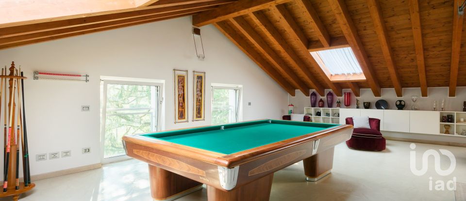 Casale 25 locali di 482 m² in Monticello Brianza (23876)