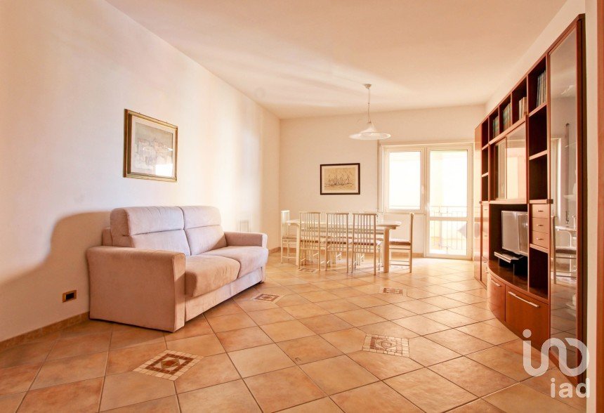 Apartment 7 rooms of 123 m² in Latina (04100)