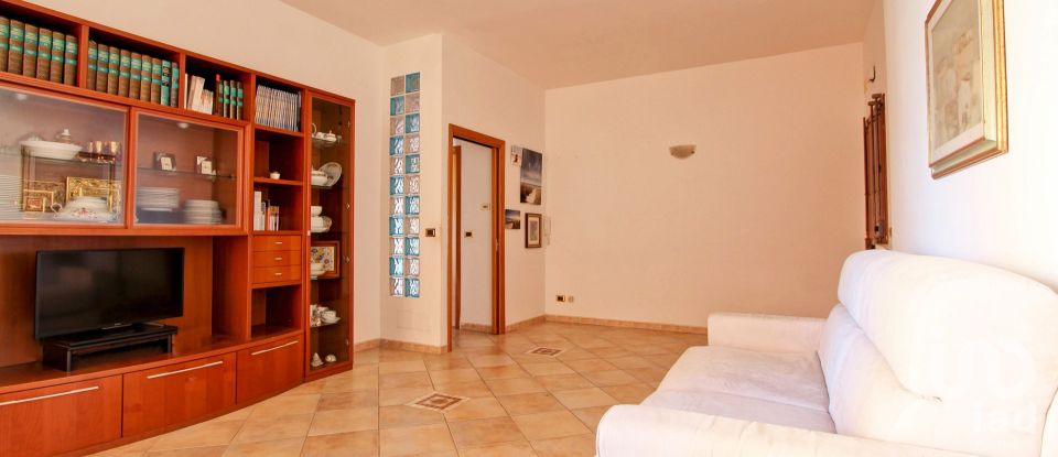 Apartment 7 rooms of 123 m² in Latina (04100)