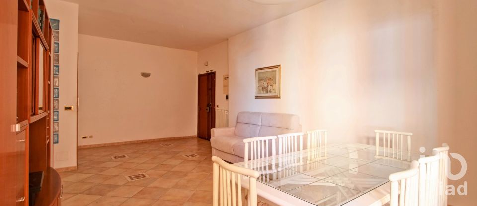 Apartment 7 rooms of 123 m² in Latina (04100)