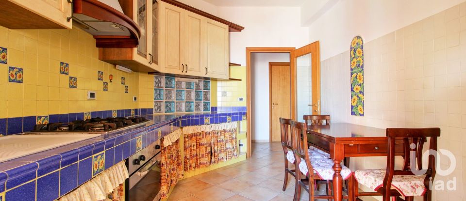 Apartment 7 rooms of 123 m² in Latina (04100)