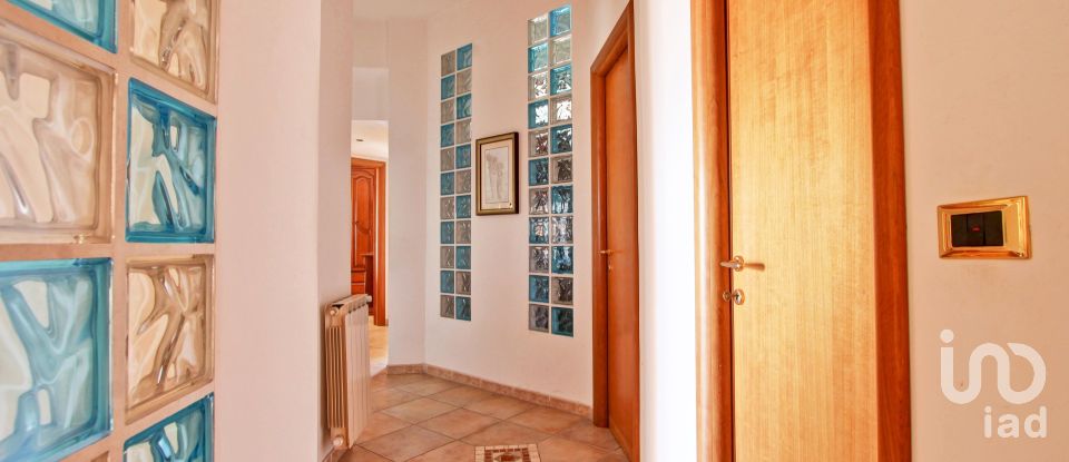 Apartment 7 rooms of 123 m² in Latina (04100)