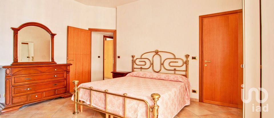 Apartment 7 rooms of 123 m² in Latina (04100)