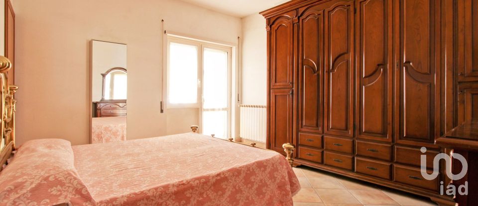 Apartment 7 rooms of 123 m² in Latina (04100)