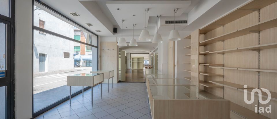 Negozio / locale commerciale di 156 m² in Portomaggiore (44015)
