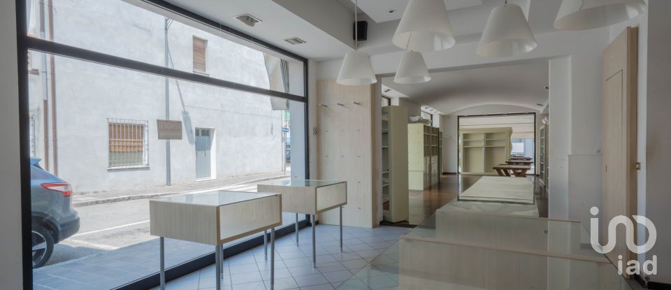 Negozio / locale commerciale di 156 m² in Portomaggiore (44015)